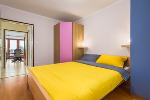 2 bedrooms, travel cot, free WiFi