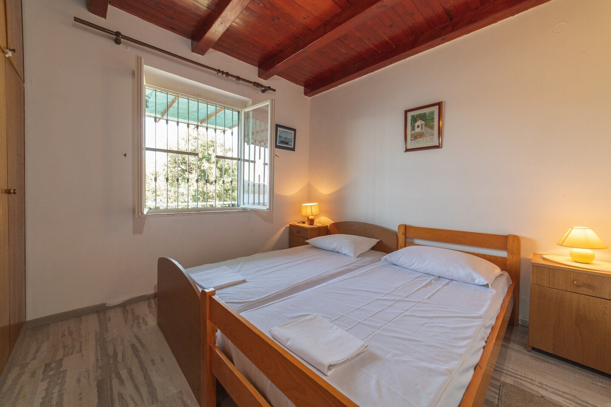 2 bedrooms, travel crib, WiFi (free)