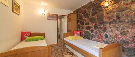 2 habitaciones, cuna de viaje y wifi gratis