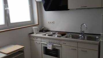 Frigorifero, microonde, piano cottura, macchina per tè/caffè