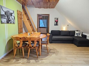 TV, ping pong - Holiday Apartment 'Familienwohnung Nr 6' with Mountain View, Shared Terrace and Wi-Fi (Bad Peterstal-Griesbach)