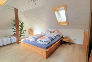 2 bedrooms, iron/ironing board, free WiFi, bed sheets - Holiday Apartment 'Familienwohnung Nr 6' with Mountain View, Shared Terrace and Wi-Fi (Bad Peterstal-Griesbach)