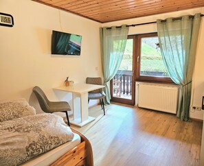 Bügeleisen/Bügelbrett, kostenloses WLAN, Bettwäsche