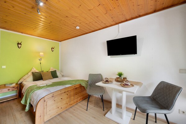 Iron/ironing board, free WiFi, bed sheets