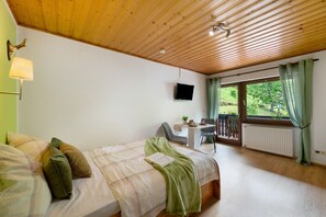 Iron/ironing board, free WiFi, bed sheets