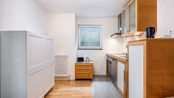 Kühlschrank, Ofen, Herdplatte, Geschirrspüler