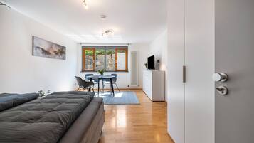 Free WiFi, bed sheets