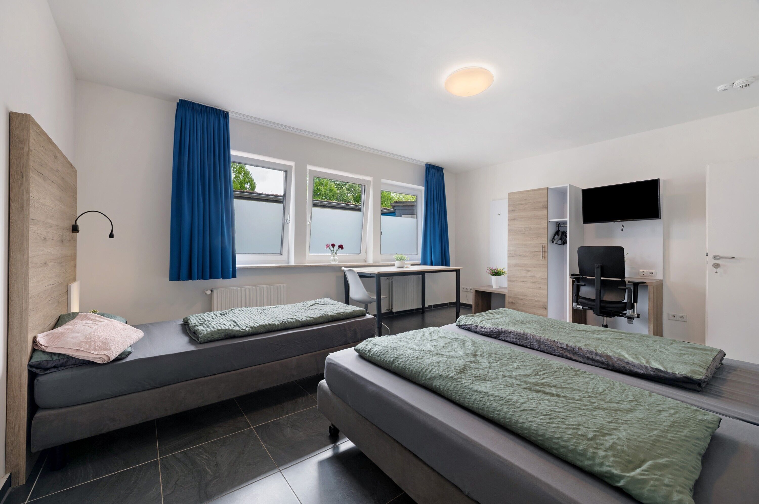 1 bedroom, bed sheets