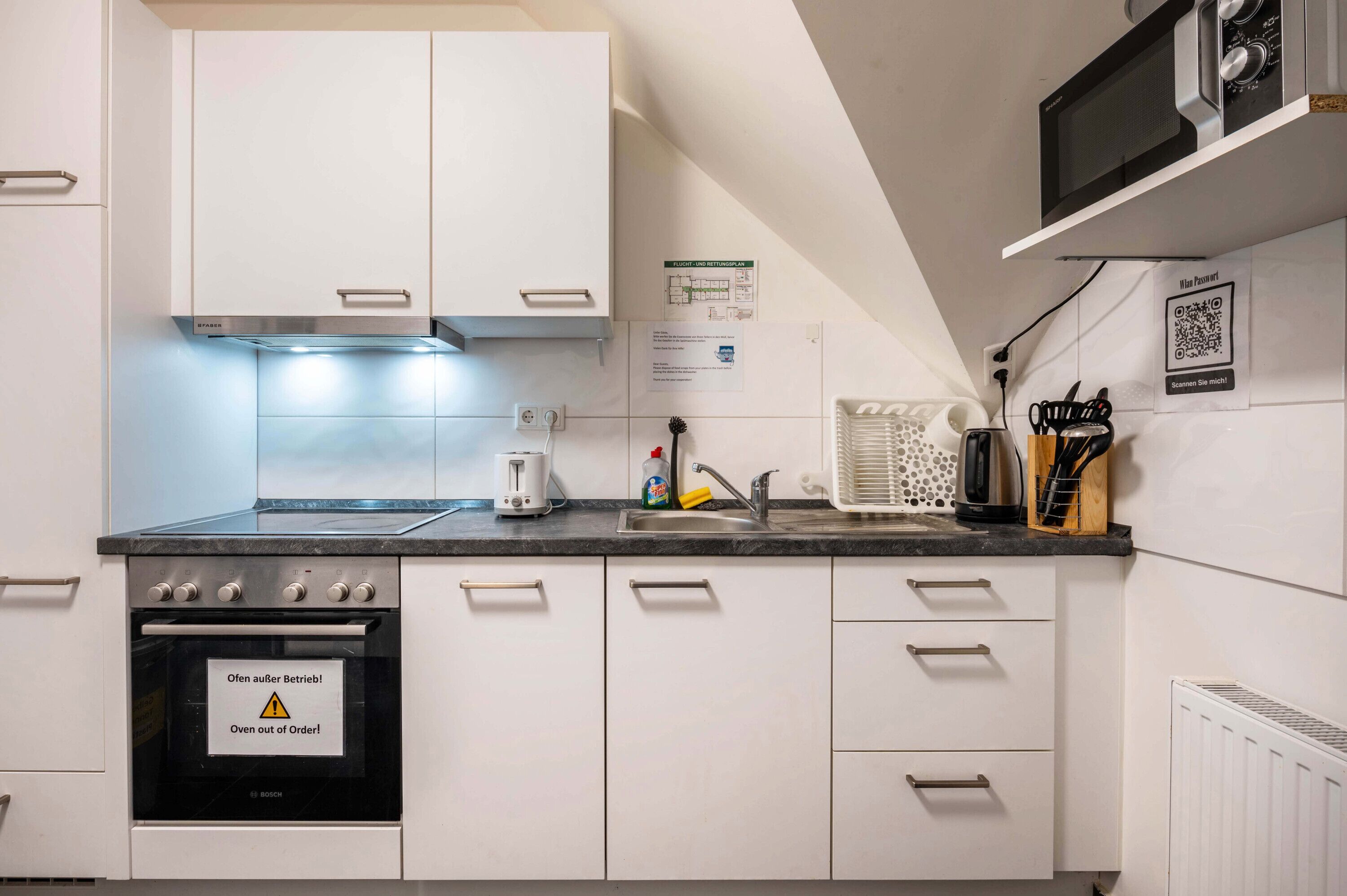 Kühlschrank, Mikrowelle, Ofen, Herdplatte