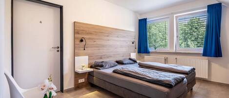 1 chambre, bureau, draps fournis