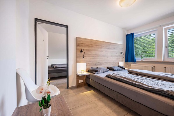 1 bedroom, desk, bed sheets