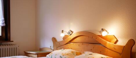 1 chambre, fer et planche Ă repasser, Wi-Fi gratuit, draps fournis