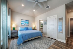 3 bedrooms, desk, iron/ironing board, free WiFi - Peaceful Paradise | Private Pool, Balcony Views + 5 Mins to Whitecap Beach (Corpus Christi)
