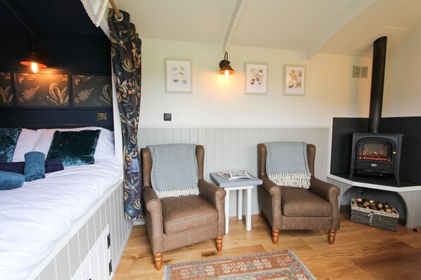 1 bedroom, bed sheets
