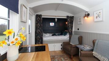 1 bedroom, bed sheets