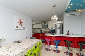 Fridge, microwave, oven, stovetop