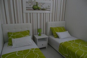 2 bedrooms, travel crib, free WiFi