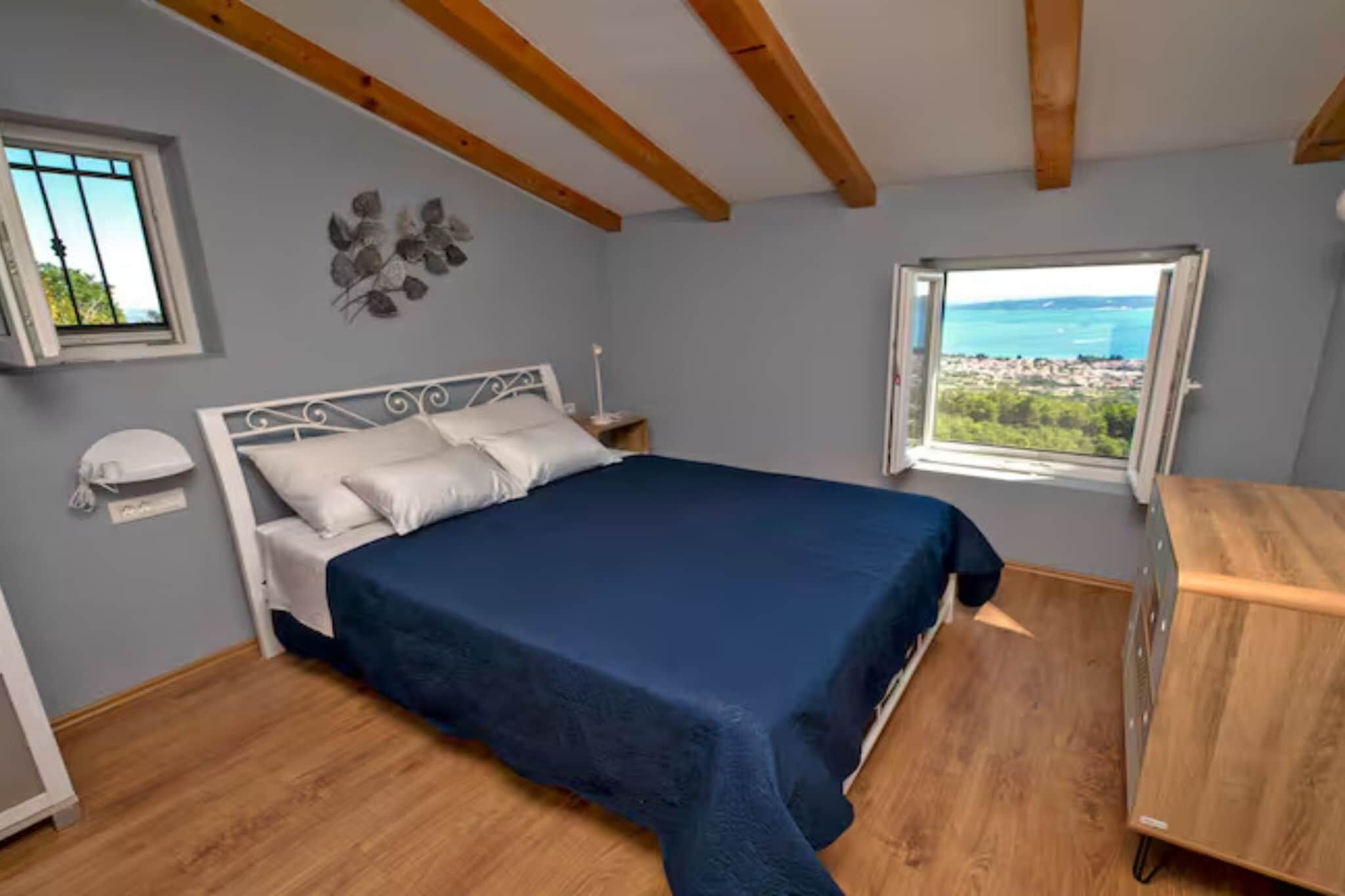 2 bedrooms, travel crib, WiFi (free)