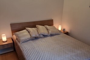 1 bedroom, travel cot, free WiFi