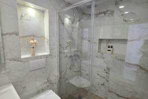 Een douche, een haardroger