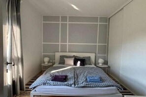 2 makuuhuonetta, silitysrauta/-lauta, ilmainen Wi-Fi