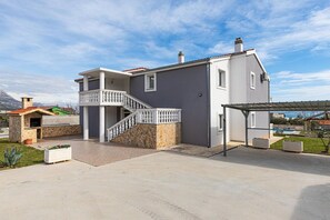 Terrace/patio - Exquisite Spacious Villa Bufaline with Pool and Gym - Eight Bedroom Villa with Pool and Gym (Kastel Novi)