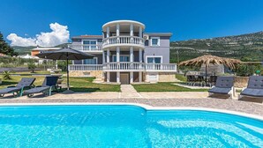 Unclassified image, 5 of 40, button - Exquisite Spacious Villa Bufaline with Pool and Gym - Eight Bedroom Villa with Pool and Gym (Kastel Novi)