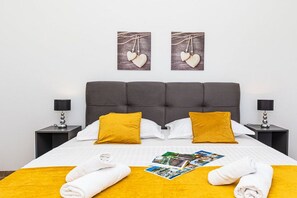 8 bedrooms, travel cot, free WiFi