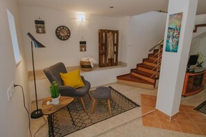 Interior - Tranquil Getaway Villa Prapatnica with Pool and Garden - Three Bedroom Villa with Pool (Prapatnica)