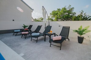 Terrace/patio - Tranquil Getaway Villa Prapatnica with Pool and Garden - Three Bedroom Villa with Pool (Prapatnica)