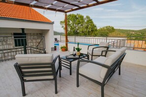 Property grounds - Tranquil Getaway Villa Prapatnica with Pool and Garden - Three Bedroom Villa with Pool (Prapatnica)