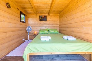 5 bedrooms, iron/ironing board, travel cot, free WiFi - Picturesque Escape Holiday Home with Pool and Sauna - Four Bedroom Holiday Home with Sauna and Pool (Kastel Novi)