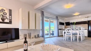 Dining - Three Bedroom Apartment with Sea View and Pool Aside (Okrug Gornji)