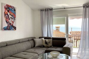 Smart TV - Luxury Lovran Apartments with Swimming Pool - Classic One Bedroom Apartment (Lovran)