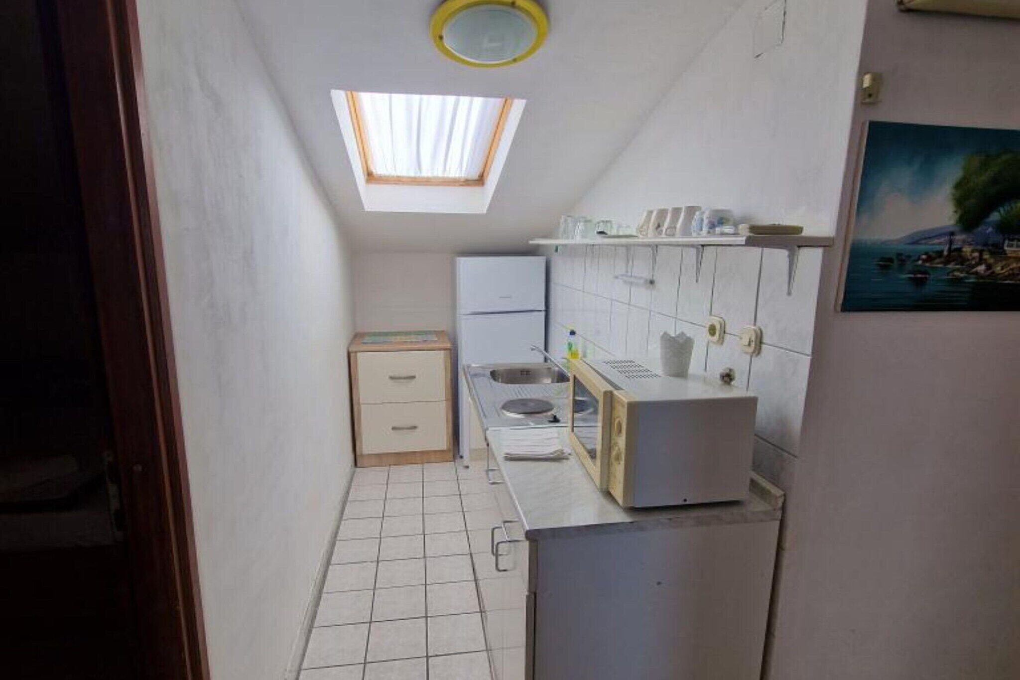 Refrigerador, parrilla de estufa y comedor 
