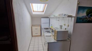 Refrigerador, parrilla de estufa y comedor