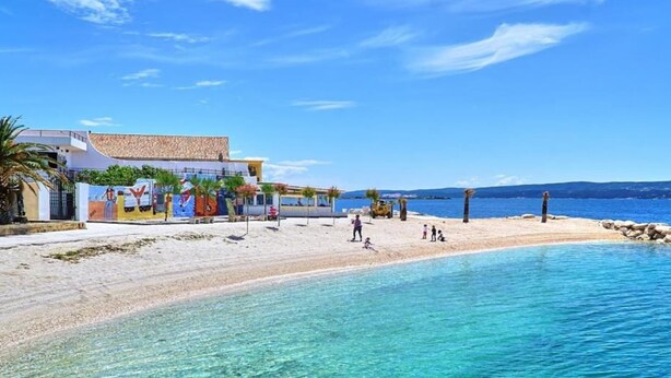 Beach - Apartment Adriatic Pearl - One Bedroom Apartment with Balcony and Sea View (Omis)