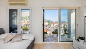 Room - Apartment Adriatic Pearl - One Bedroom Apartment with Balcony and Sea View (Omis)