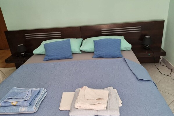 Iron/ironing board, free WiFi