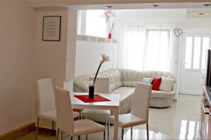 Smart TV - Sea View Apartments Lendic Podgora - Comfort Studio Apartment with  Balcony and Sea View (Podgora)