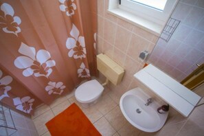 Shower, towels