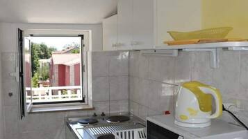Fridge, microwave, stovetop, dining table