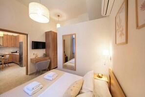 3 bedrooms, in-room safe, iron/ironing board, free WiFi