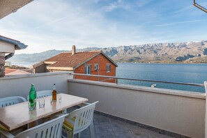 Outdoor dining - Cozy Apartments in Zadar with Sea and Mountain Views - Studio Apartment (owner 2) (Vinjerac)