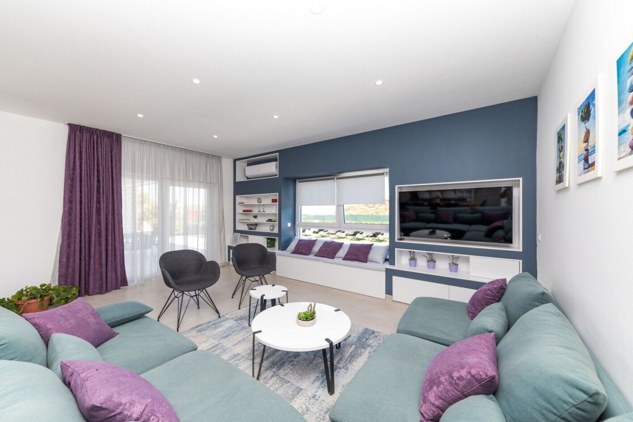 Smart TV, table tennis