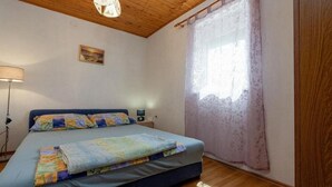 Room - Three Bedroom Holiday Home (Vinisce)