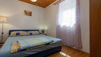 3 bedrooms, iron/ironing board, WiFi (free)