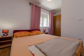 3 slaapkamers, een strijkplank/strijkijzer, gratis wifi