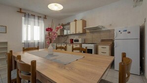 Private kitchen - Three Bedroom Holiday Home (Vinisce)