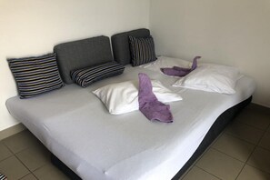 Iron/ironing board, travel cot, free WiFi - Apartmani Villa Borzic - One Bedroom Apartment with Terarce and Sea View (Omis)